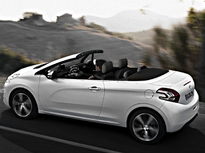 Με υφασμάτινη οροφή το Peugeot 208 cabrio